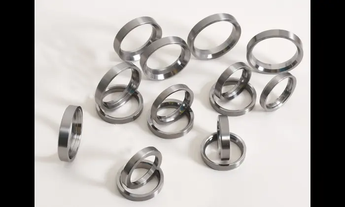 High-precision engine valve seat insert inside a combustion engine cylinder head